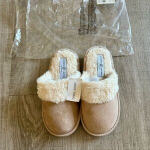 NWT Chinese Laundry Women’s Faux Fur Slippers Size XS/S